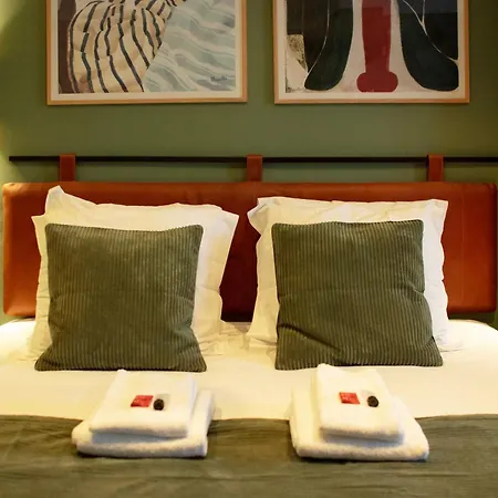 Otel Gillis Eight By Romy&travis