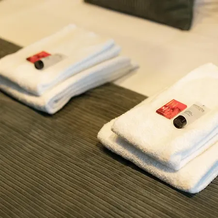 Gillis Eight By Romy&travis Otel 2*