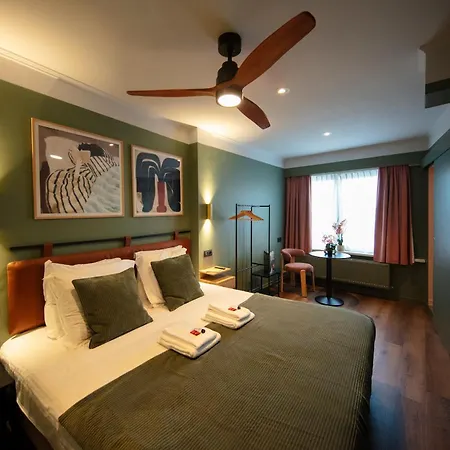 Gillis Eight By Romy&travis Otel